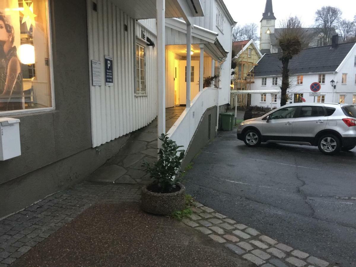 Holsthuset Losji Grimstad  Exterior photo